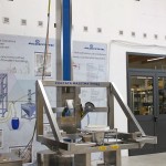 Lifting column for bin