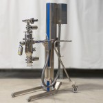 Mobile lifting column for vacuum conveyor