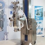 Mobile lifting column for vacuum conveyor