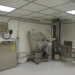 Sistema di scarico fusti con rompigrumi