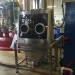 Drum Discharging Glove Box (with front door open)