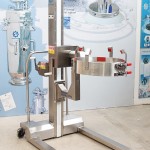 Mobile lifting column for drums