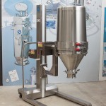 Mobile lifting column for drums