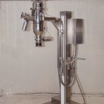 Mobile lifting column for vacuum conveyor