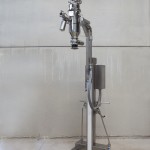 Mobile lifting column for vacuum conveyor