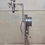 Mobile lifting column for vacuum conveyor