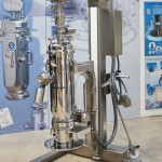 Mobile lifting column for vacuum conveyor