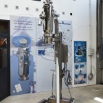 Mobile lifting column for vacuum conveyor