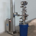 Mobile lifting column for vacuum conveyor