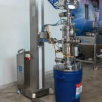 Mobile lifting column for vacuum conveyor
