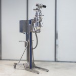 Mobile lifting column for vacuum conveyor
