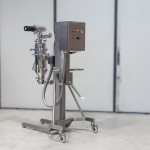 Mobile lifting column for vacuum conveyor