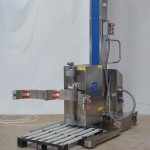 Mobile lifting column for drums